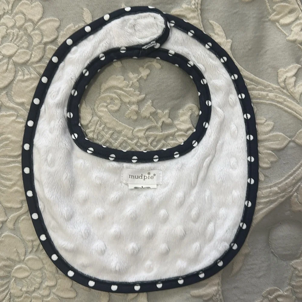 Mud Pie Daisy Heart Bib